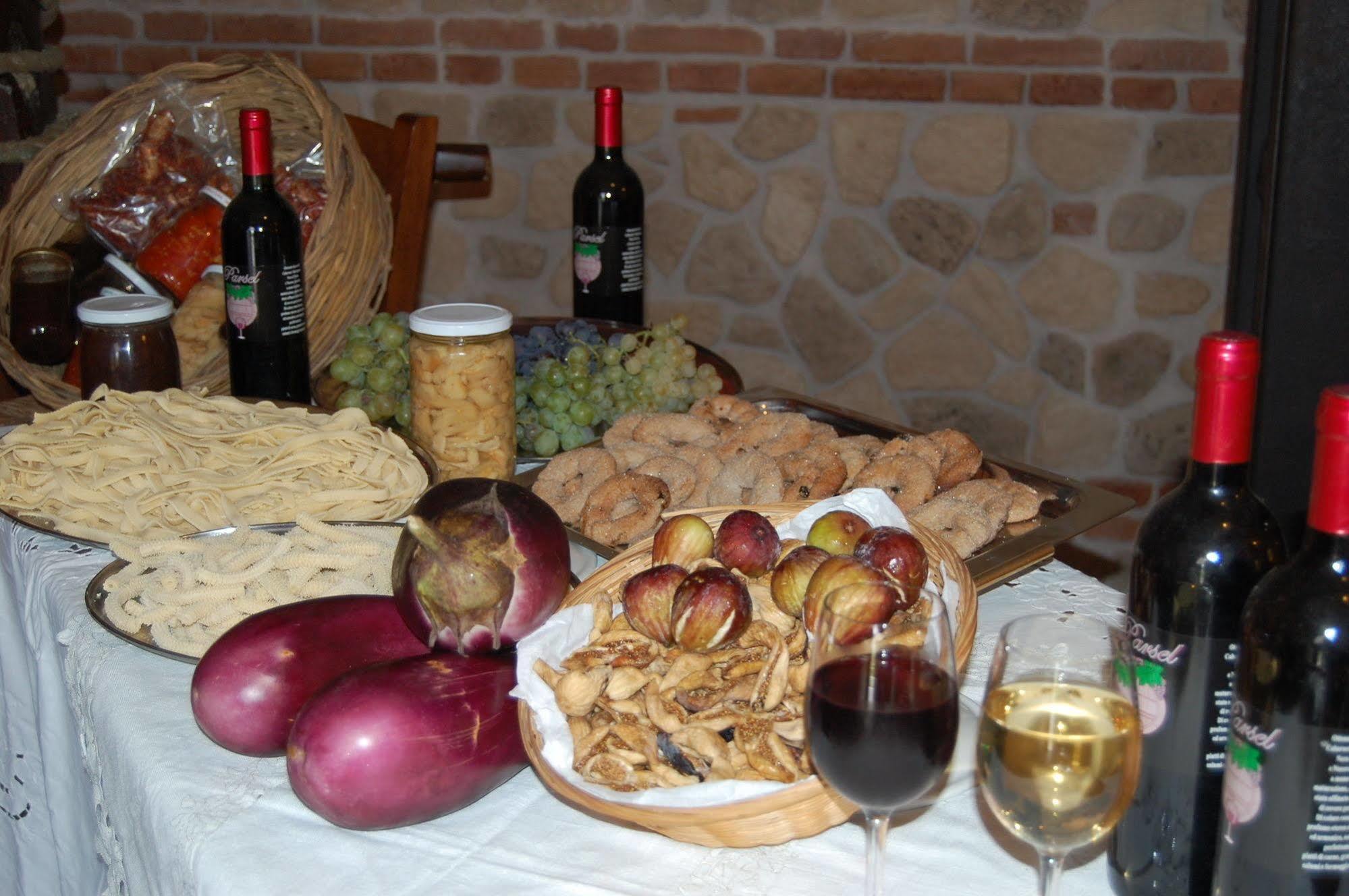 Agriturismo Parra Santa Lucia del Mela Eksteriør bilde